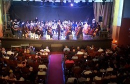 La Orquesta Escuela brilló en el escenario del Teatro municipal Cine Victoria