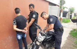 Circulaba en moto robada, evadió control policial y terminó preso