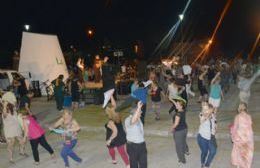 La Plaza 17 de Octubre sigue vibrando al ritmo del folklore