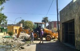 Empresa que repara bache para el Municipio destruyó el frente de una casa