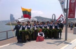 Llega al país un grupo de danzas lituano para estar en la Fiesta Provincial del Inmigrante