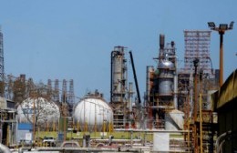 YPF anticipa que habrá "fuertes ruidos" y "sirenas" por trabajos en refinería
