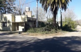 La esquina del olvido en Barrio Universitario: "La calle se está comiendo mi casa"