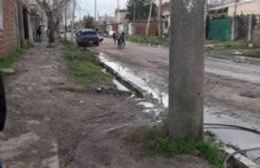 Vecinos de Villa Nueva solicitan reparar una pérdida de agua
