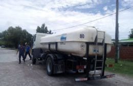 Baja presión: Abastecen con agua potable a vecinos del barrio Santa Teresita