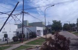 Un camión cortó cables y dejó a decenas de vecinos sin luz