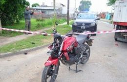 Choque entre una moto y un camión