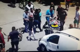 Un motochorro robó y chocó contra un auto: fue derivado al hospital