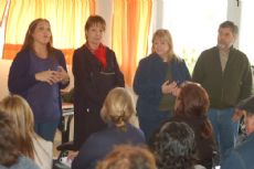 Del encuentro participaron la Directora de Acci�n Social, Norma Echavarr�a, Coordinadora  Provincial del Programa de Voluntariado en Adicciones, Alicia Pais, Representantes del CPA local, y referentes barriales de distintos puntos de la ciudad. 

