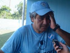 Rub�n Ag�ero, DT de Villa San Carlos.

