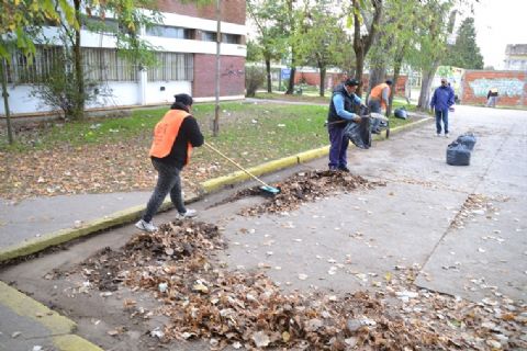Tareas de limpieza y pintura en las inmediaciones de la Escuela Secundaria Nº 1
