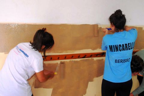 Mincarelli motorizó una jornada de pintura en el Jardín N° 910