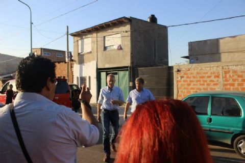 De Narváez recorrió la ciudad junto a Scheffer y habló de seguridad y vivienda
