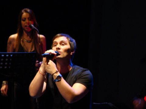 Odino Faccia cantó en beneficio de la Fundación del Hospital de Niños