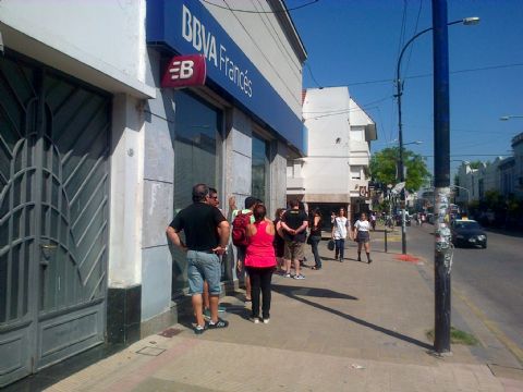 El martirio de ir al banco en diciembre