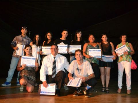 Más de 200 alumnos recibieron sus diplomas del FinEs