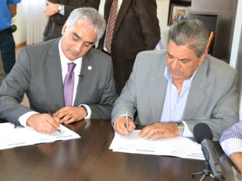 Montoya visitó Berisso para rubricar un convenio de “Provincia Net”