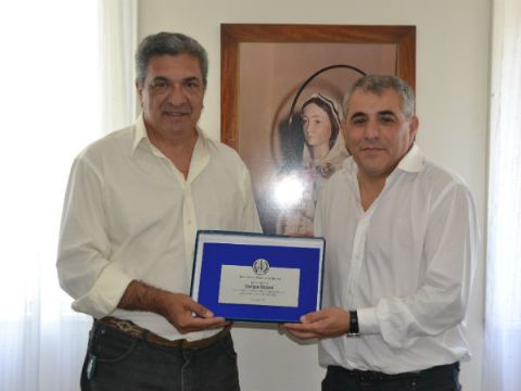 Reconocimiento a Slezack por parte de la Agremiación Médica de Berisso