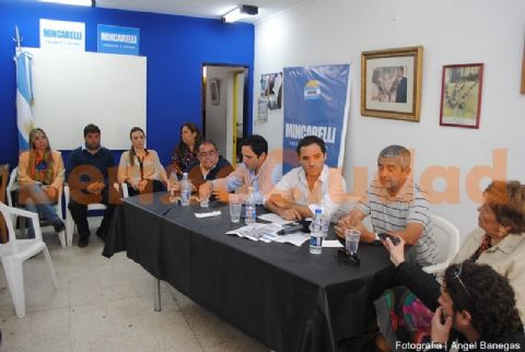 Con críticas al oficialismo y la oposición, ÚNICA realizó el cierre de campaña