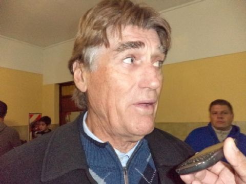 Rezza confirmó su continuidad en el club y la posibilidad de sumar “6 ó 7 jugadores”