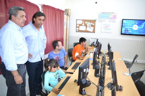 Slezack y el ministro Aparicio firmaron convenio para fortalecer el programa “Envión” en Berisso