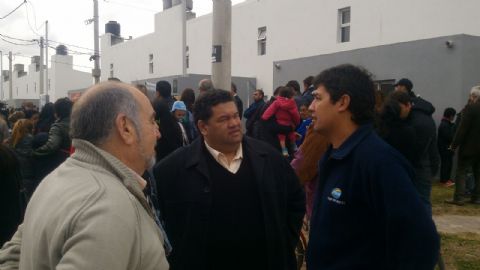 Nedela acompañó a los vecinos en la entrega de viviendas