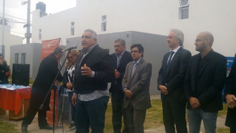 ‘Pata’ Medina exteriorizó su “alegría” por poder “construir las viviendas para la gente que más necesita”