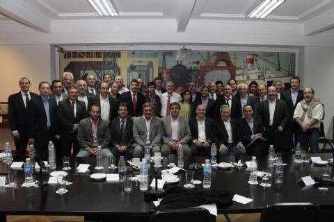 Slezack se reunió con De Vido junto a otros intendentes del FpV