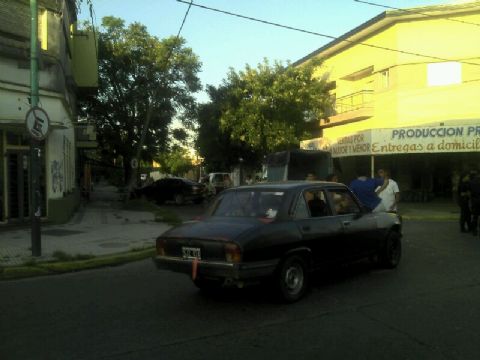 Chocaron dos autos en Montevideo y 16