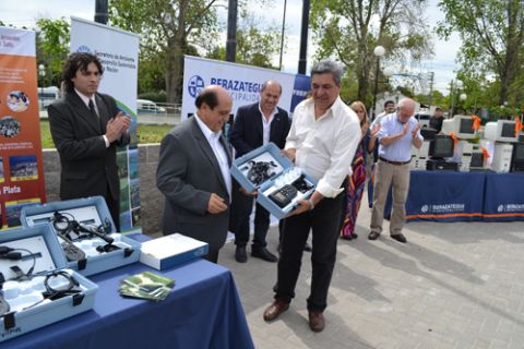 Berisso recibió equipos para el análisis del agua del río