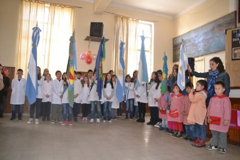 Se realizó el acto central por el “Día del Maestro”