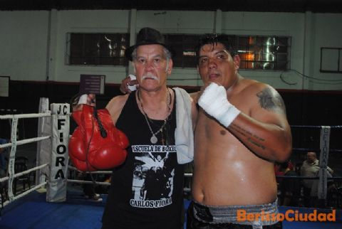 Toloza ganó por nocaut técnico y defendió con éxito su título nacional