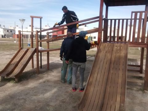 Tareas de mejoramiento en  la Plaza "Héroes de Malvinas"