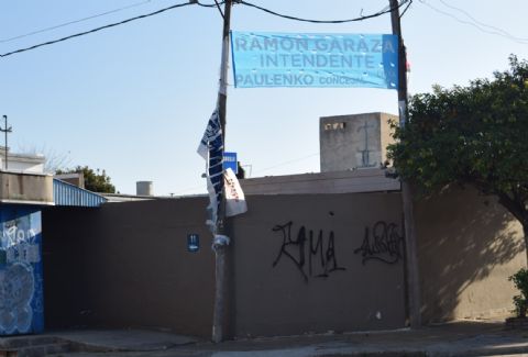 El Municipio solicitó retirar la cartelería política de la vía pública