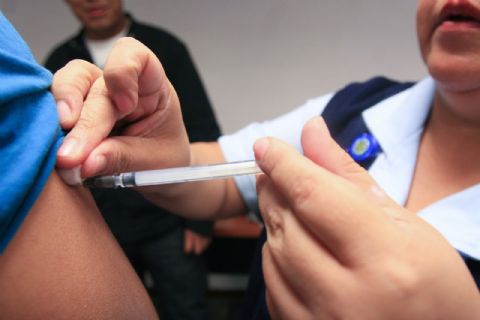 Por etapas, va llegando la vacuna antigripal