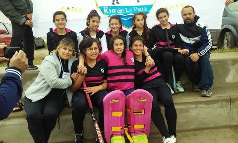 El hockey del El Carmen se metió en los octavos de final