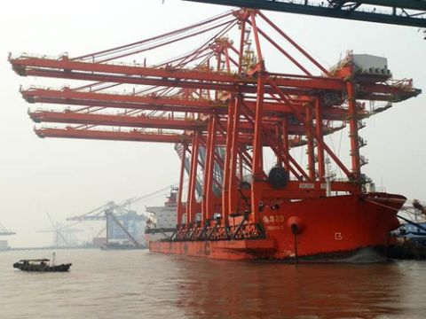 Parten desde China las grúas para la Terminal de Contenedores del Puerto La Plata