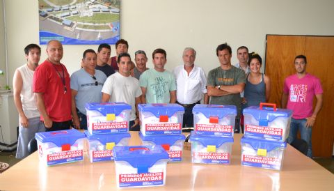 Entregaron kits de primeros auxilios a guardavidas de Palo Blanco, Isla Paulino y La Balandra