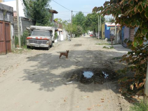 Los vecinos de calle 168 norte renuevan su denuncia por el mal estado de la calle