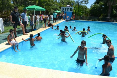Se puso en marcha la Colonia Municipal de Vacaciones en dos puntos en simultáneo