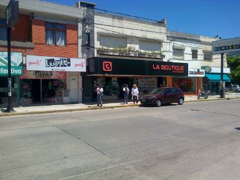 Expeditivo accionar de los inspectores callejeros para multar por mal estacionamiento
