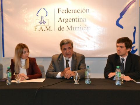 Slezack disertó en la Federación Argentina de Municipios