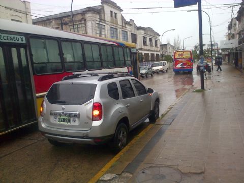 Una esquina complicada y sin personal de Tránsito
