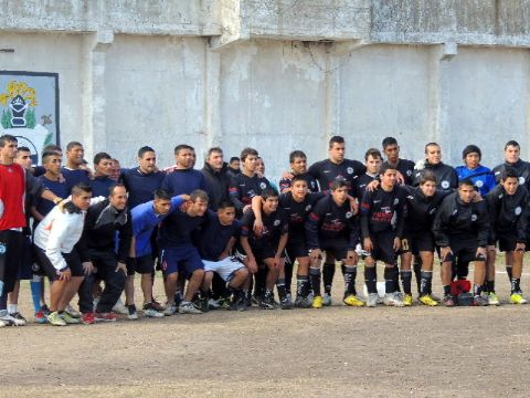 Un combinado de Estrella jugó un partido amistoso con internos de la Unidad Penitenciaria Nº 9