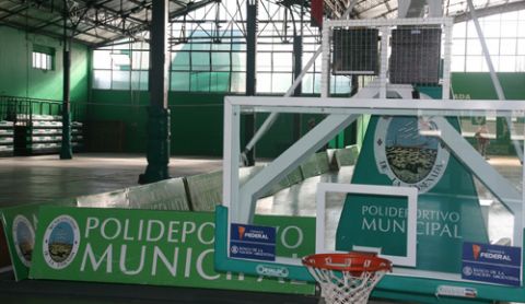 Básquet internacional en el Polideportivo Municipal
