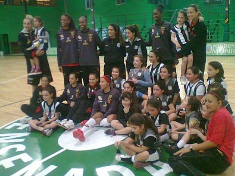 El básquet femenino de Estrella jugó su primer partido internacional