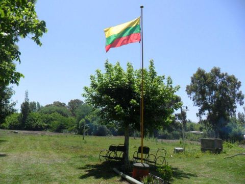 Trabajos de mantenimiento en el camping lituano