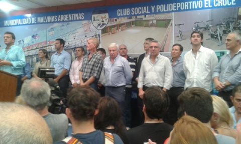Celi compartió el escenario junto a Cariglinio y Massa en Malvinas Argentinas