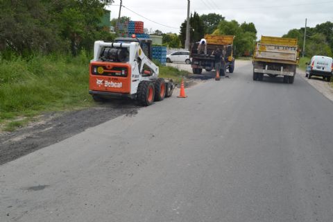 Tareas de bacheo en la Ruta Provincial Nº 15
