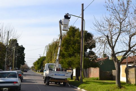 Tareas de reconversión lumínica en el barrio YPF